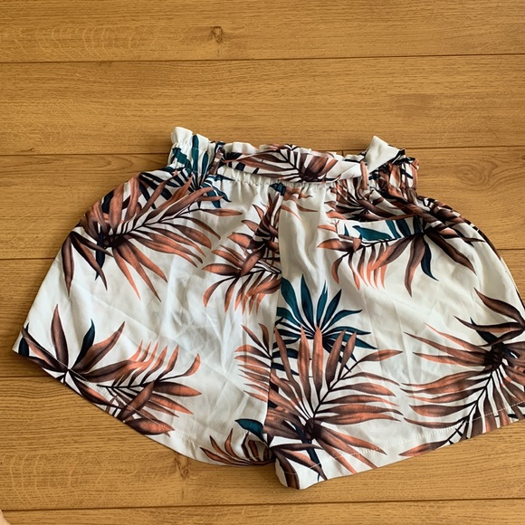 Shein floral print shorts, size medium - Picture 2 of 2